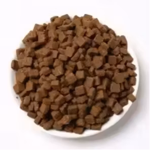 Le supplément pour chien Grasssaver de marque privée aide à neutraliser l'urine pour éliminer les taches jaunes sur la pelouse.
